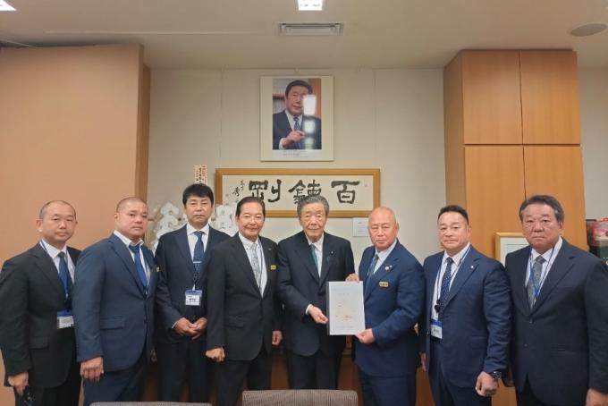 海上自衛隊奄美大島地区(古仁屋港)に係る施設整備に係る要望書提出2