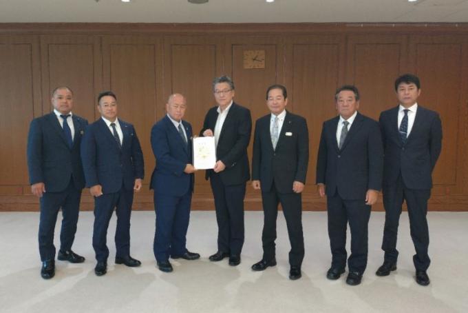 海上自衛隊奄美大島地区(古仁屋港)に係る施設整備に係る要望書提出3